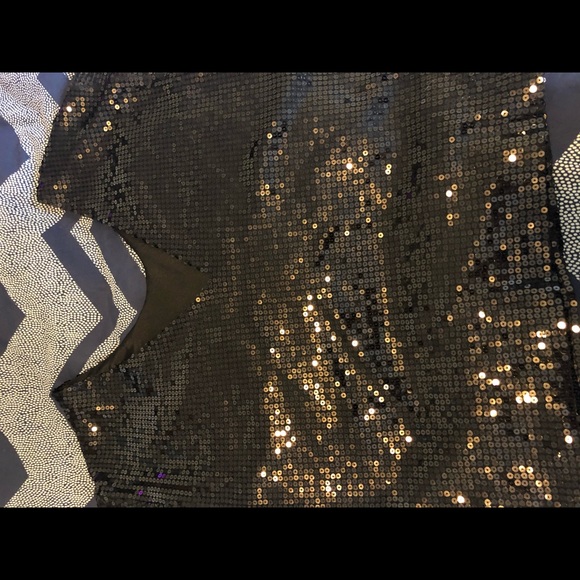 BLACK SEQUIN FLOWY TOP FLATTERING FABULOUS - Picture 9 of 11